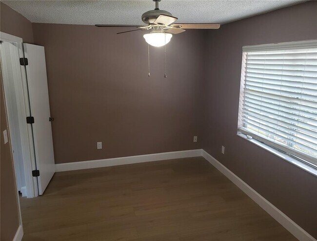 Building Photo - 14027 Village View Dr