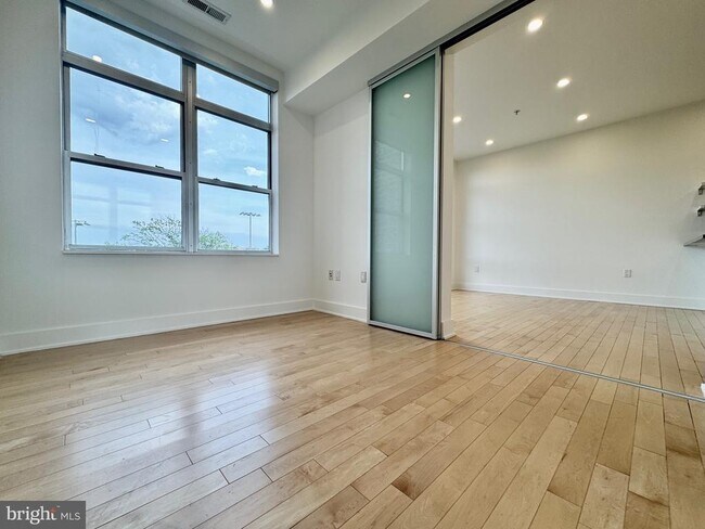 Building Photo - 1616 11th St NW