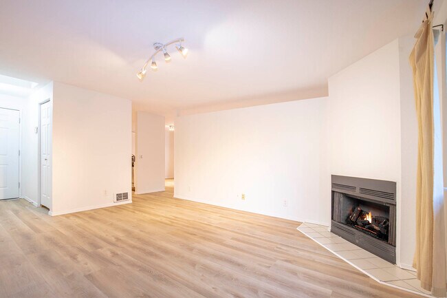 Building Photo - 21612 SE 271st Pl