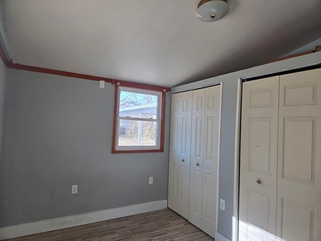 Building Photo - 645 Linden Ln