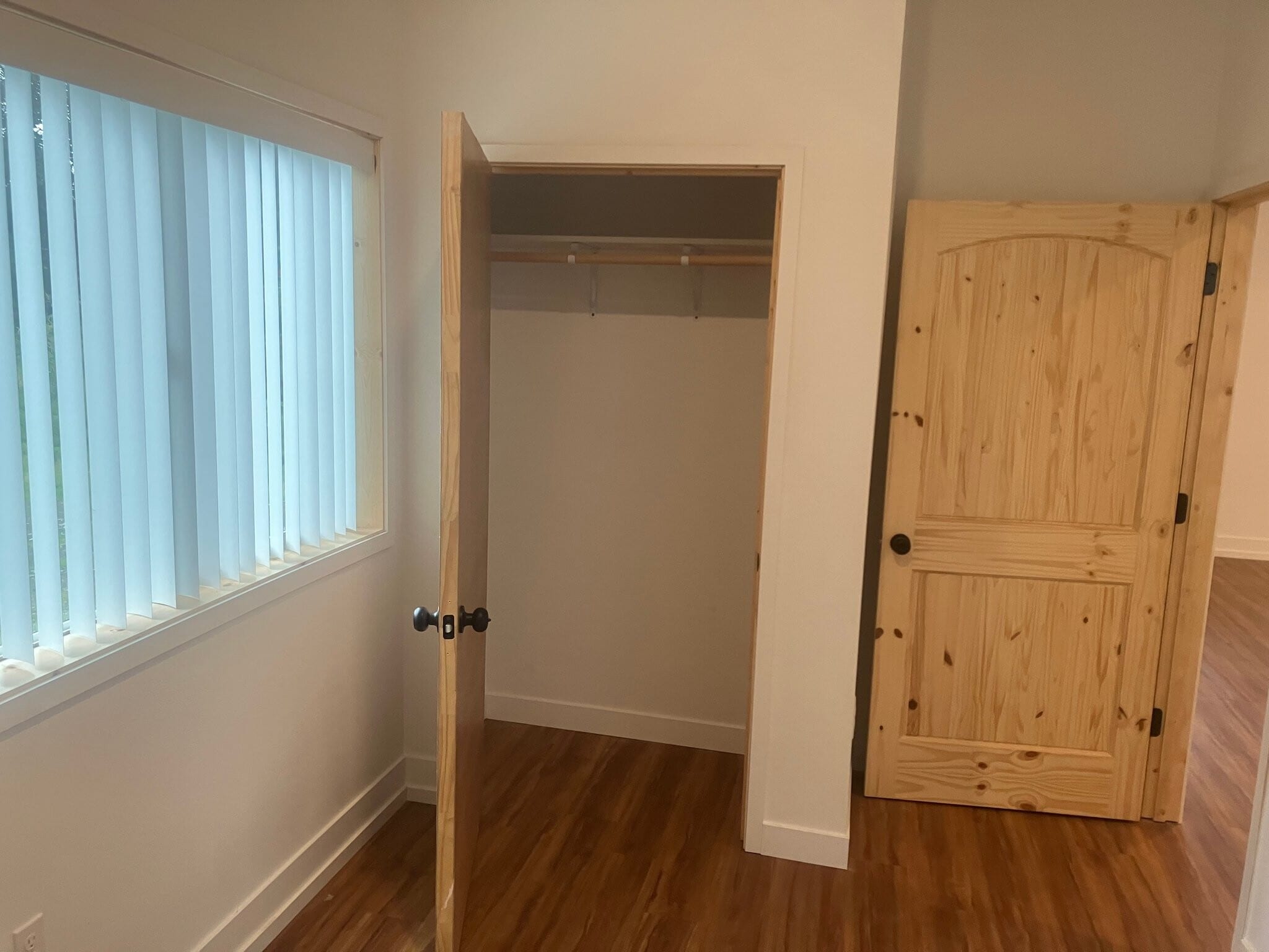 Building Photo - 2520 Hillview Pl