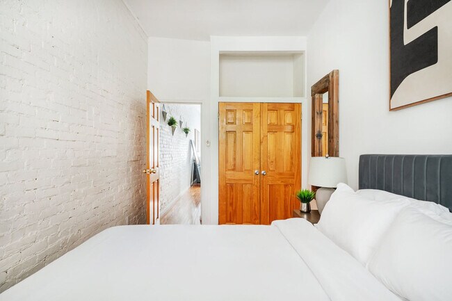 Building Photo - 240 E 26th St