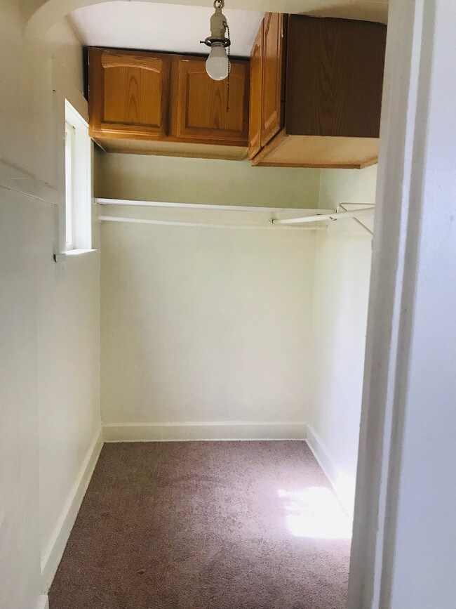 Walk-in Closet - 3422 Bosworth Rd
