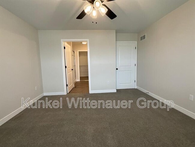 Building Photo - 812 Applewood Creek Dr