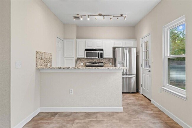 Building Photo - 5604 Northdale Dr