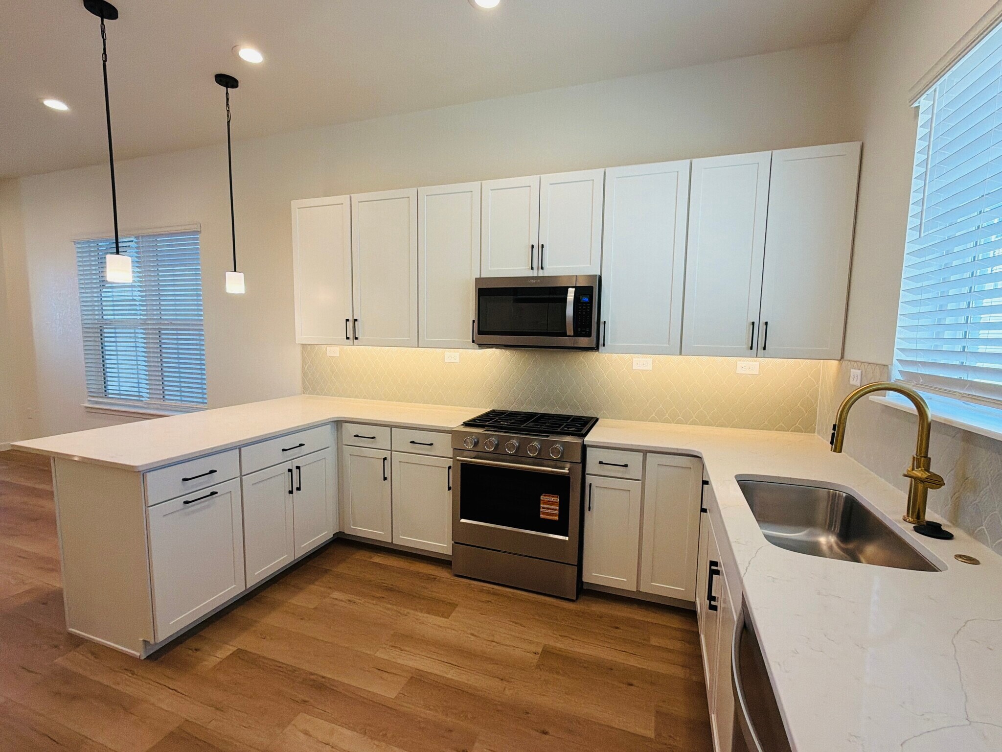 Building Photo - 7174 Clove Hitch Hts