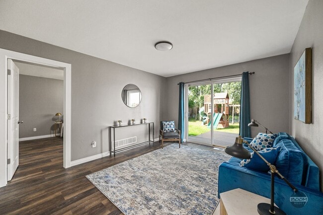 Building Photo - MUST SEE! | 4 BEDROOM 2.5 BATHROOM HOUSE |...