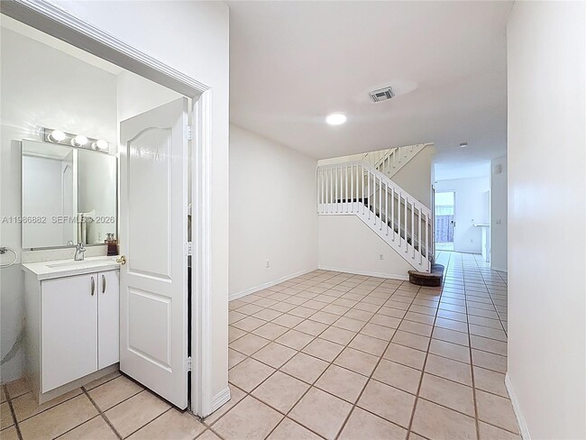 Building Photo - 4330 NW 114th Pl