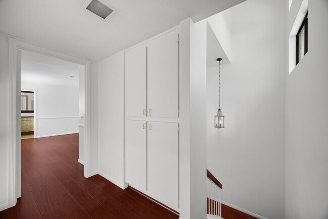 Building Photo - 3 Bed, 3 Bath townhome in Woodbridge Village