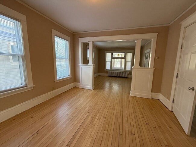 Building Photo - 1068 N Woodbridge St