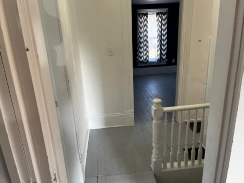 Building Photo - 900 Stilwell Ave