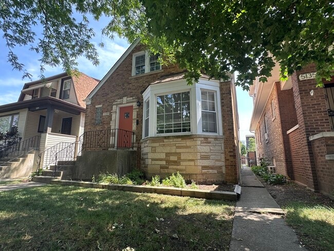 Building Photo - 5137 N Lowell Ave