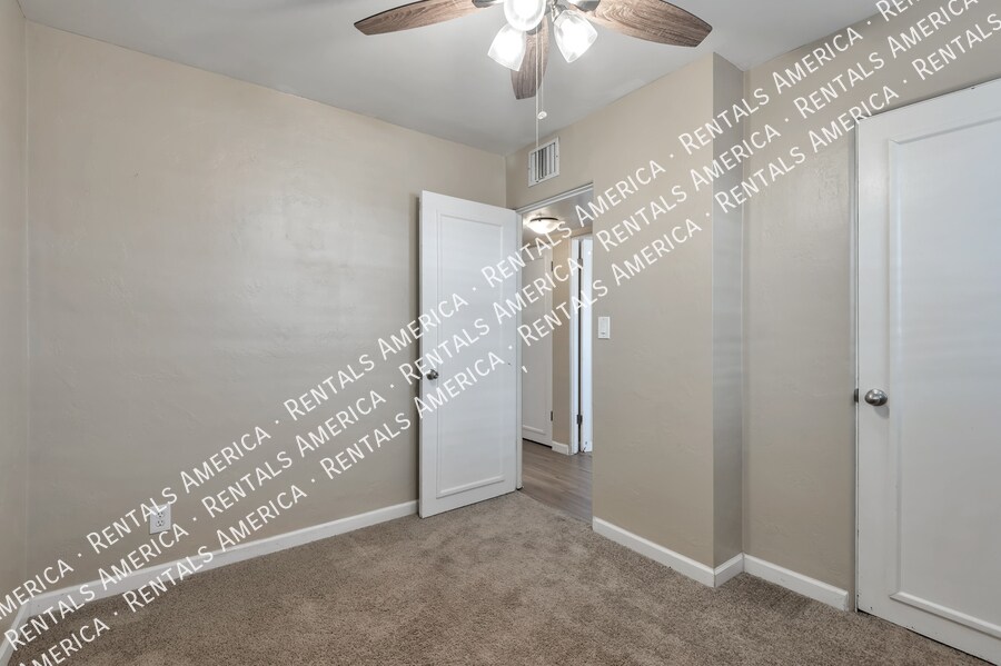 Building Photo - 2606 N Tyndall Ave