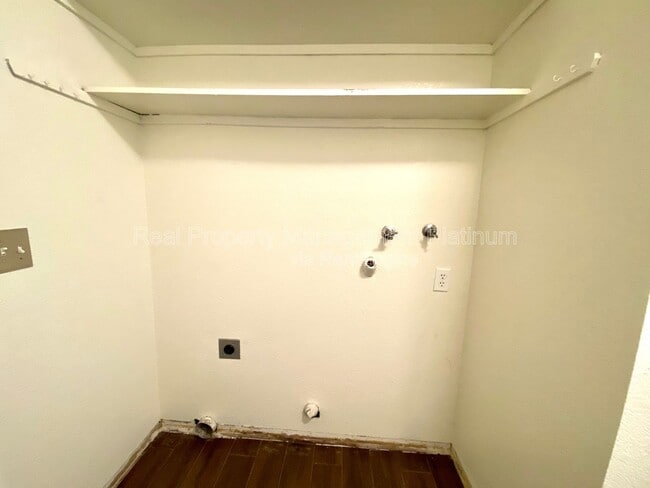 Building Photo - 5811 W Sample Ave