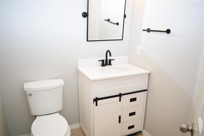 Building Photo - 375 Housefinch Loop