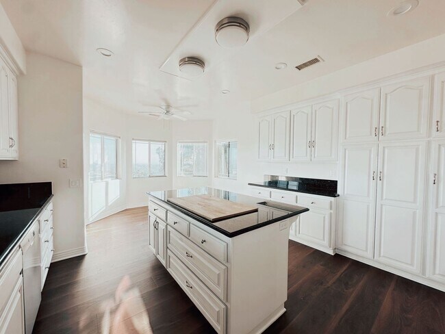 Building Photo - Multi-Generational 5-Bedroom, 4 Bath Home ...