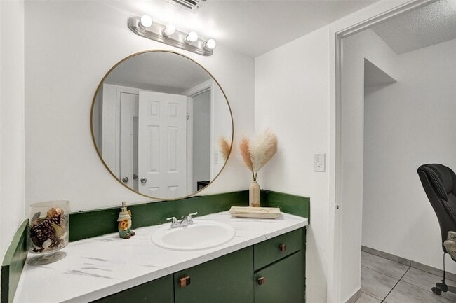 Building Photo - 1690 NE 191st St