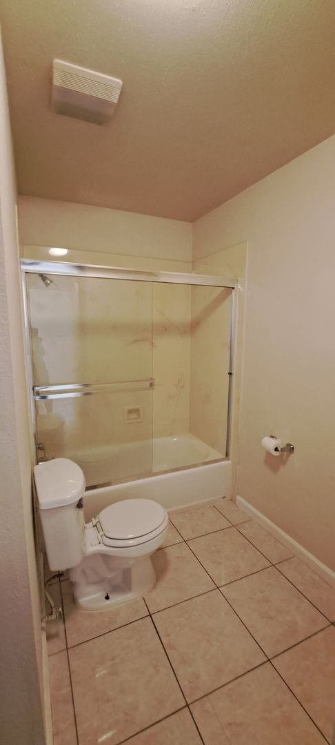 Building Photo - Wow this Charmer has 4 Bedrooms with 2 Primary Bedrooms w/Full Bathrooms