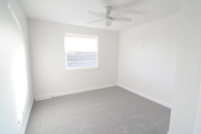 Building Photo - 5004 E Hinsdale Pl