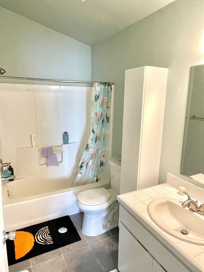 Building Photo - Boise Neighborhood 2-Story with Hardwood F...