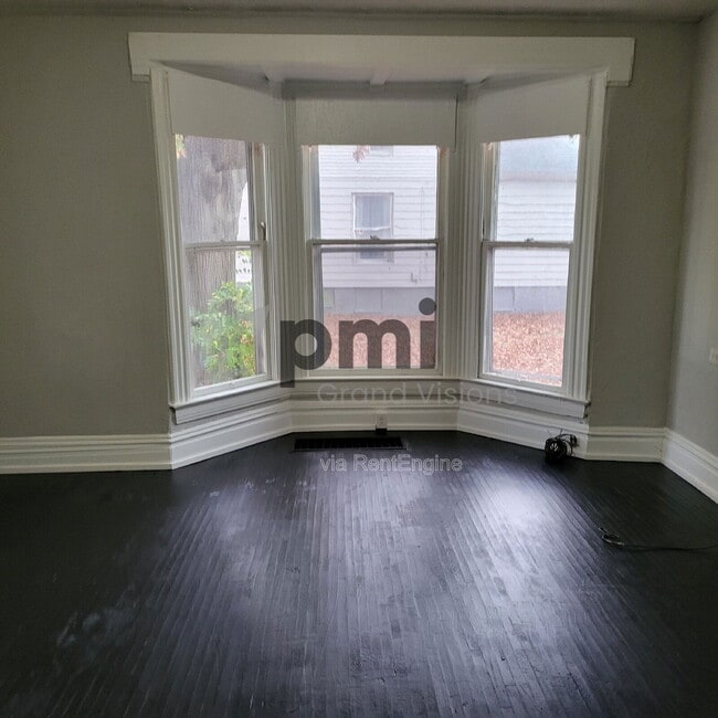 Building Photo - 941 E Cantrell St