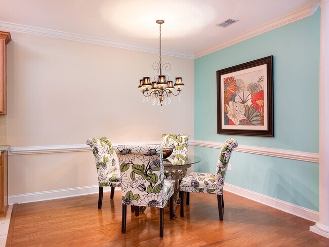 Building Photo - Beautiful 3 Bed 2 Bath Condo with Communit...