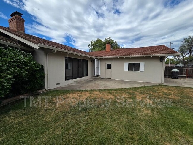 Building Photo - 9 W Robinhood Dr