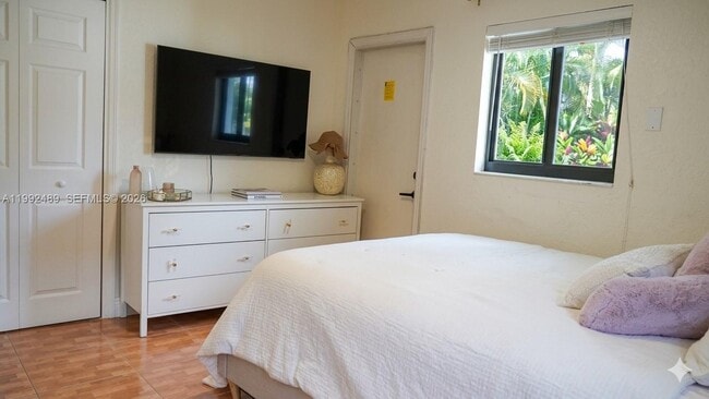 Building Photo - 3240 Mary St