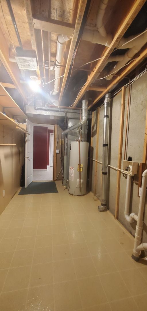 Building Photo - Large 5 bedroom 3 bathroom home!