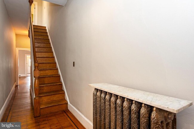 Building Photo - 4018 Roland Ave