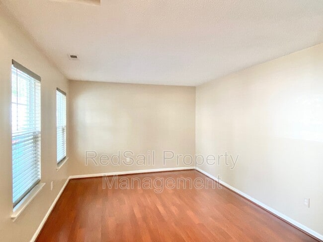 Building Photo - 204 Gate House Rd