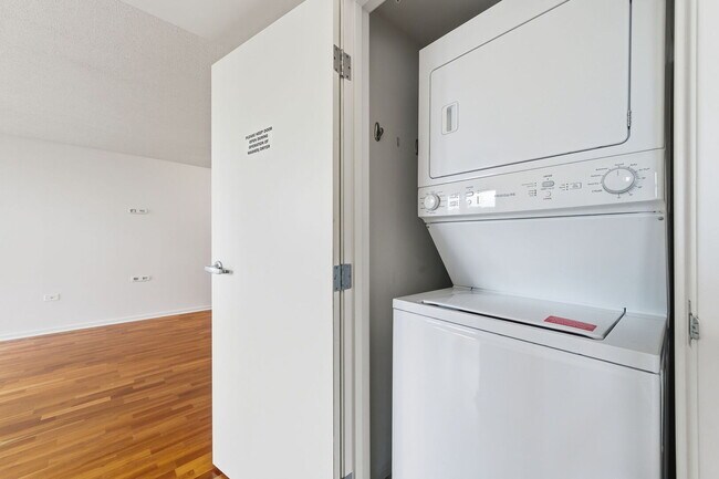 Building Photo - 9725 Woods Dr