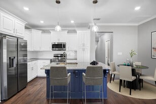 Building Photo - 16111 Pawnee Dr