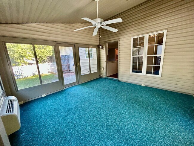 Building Photo - Spacious 4 Bed 2.5 Bath In Lexington!