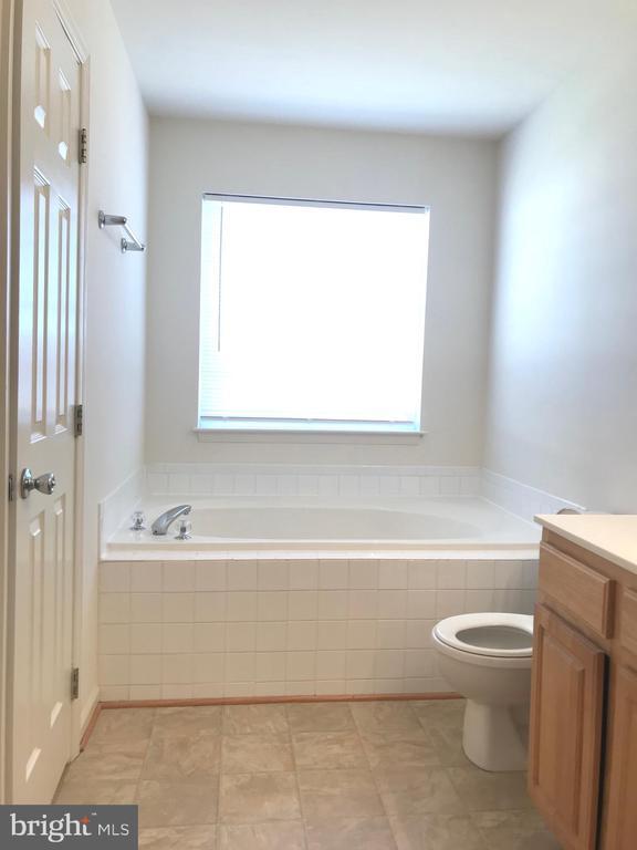 Building Photo - 201 Merrill Ct