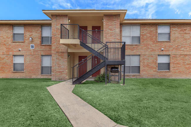 Building Photo - Beeville Station Apartments