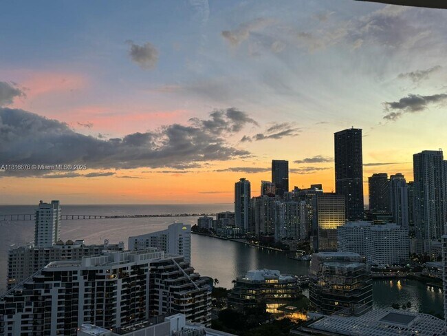 Building Photo - 848 Brickell Key Dr