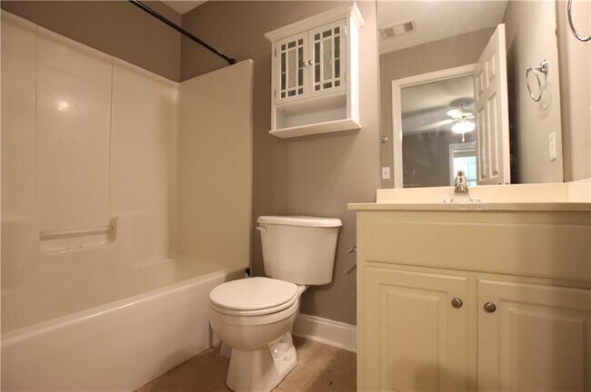 Building Photo - 460 S Barnett Shoals Rd