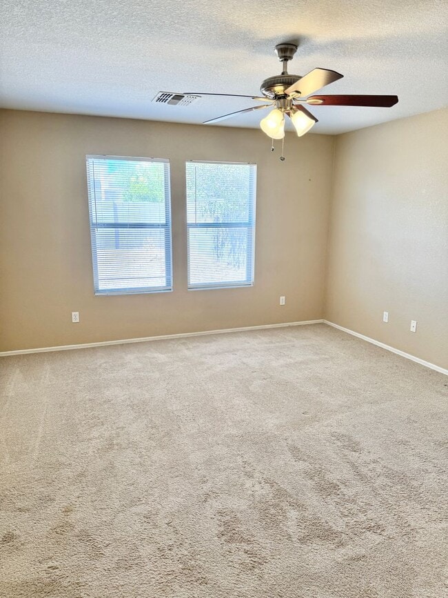 Building Photo - 3232 W Cavedale Dr