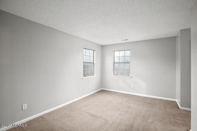 Building Photo - 424 Singletree Dr