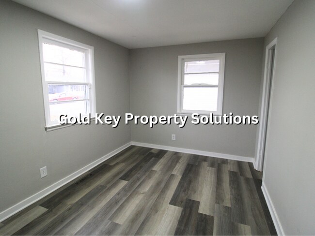 Building Photo - 2 BR 1 BA Eastside House with All New Flooring and Paint (SECTION 8 APPROVED)