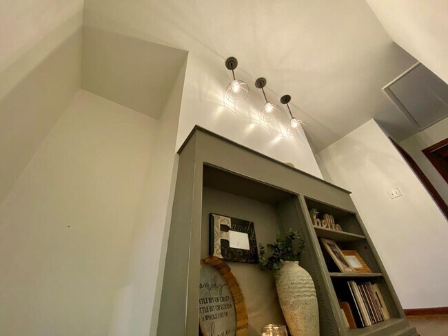 Building Photo - 2112 Westfield Dr