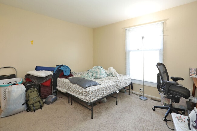 Building Photo - 2800 Northampton Dr