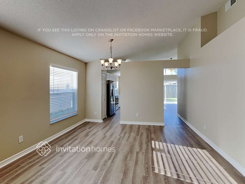 Building Photo - 14149 Castle Rock Dr