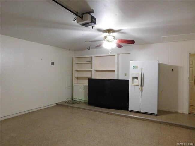 Building Photo - 407 Summit Dr