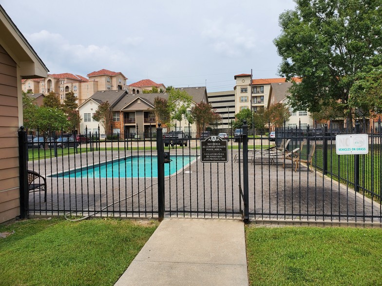 Building Photo - 710 E Boyd Dr