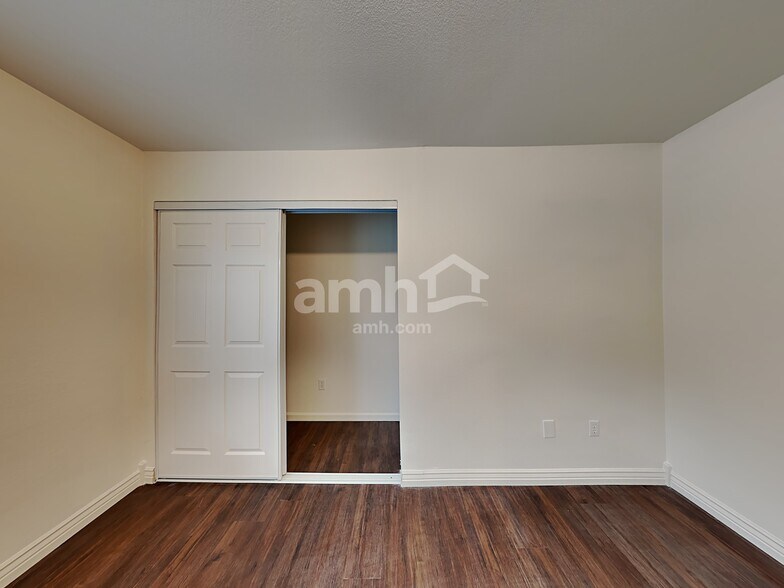 Building Photo - 309 W Vuelta Friso