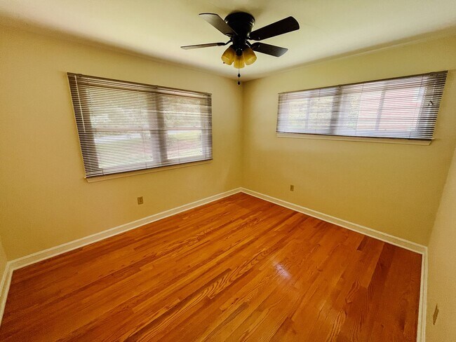 Building Photo - 307 Cork Dr