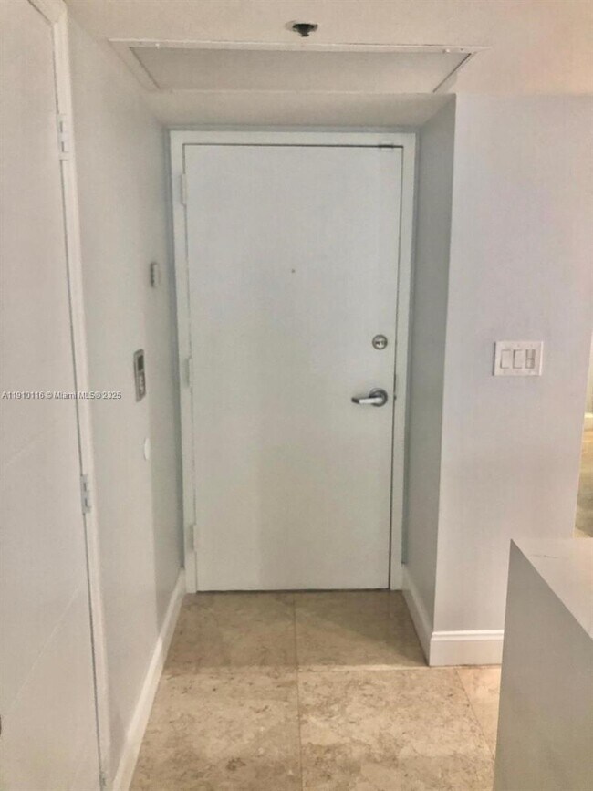 Building Photo - 1717 N Bayshore Dr