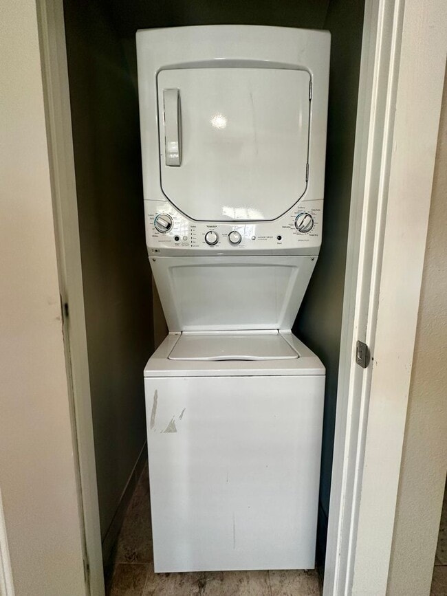 Building Photo - Riverfront Bungalow #9